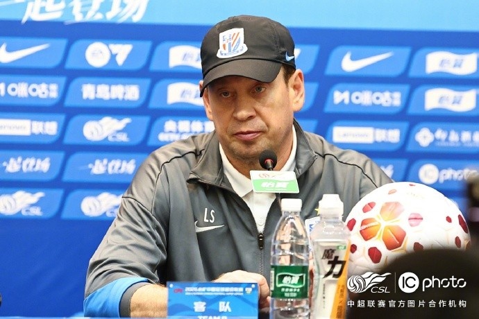 半岛体育官方网站-斯卢茨基赛后:上半场很幸运把握住点球机会,下半场全队表现出色